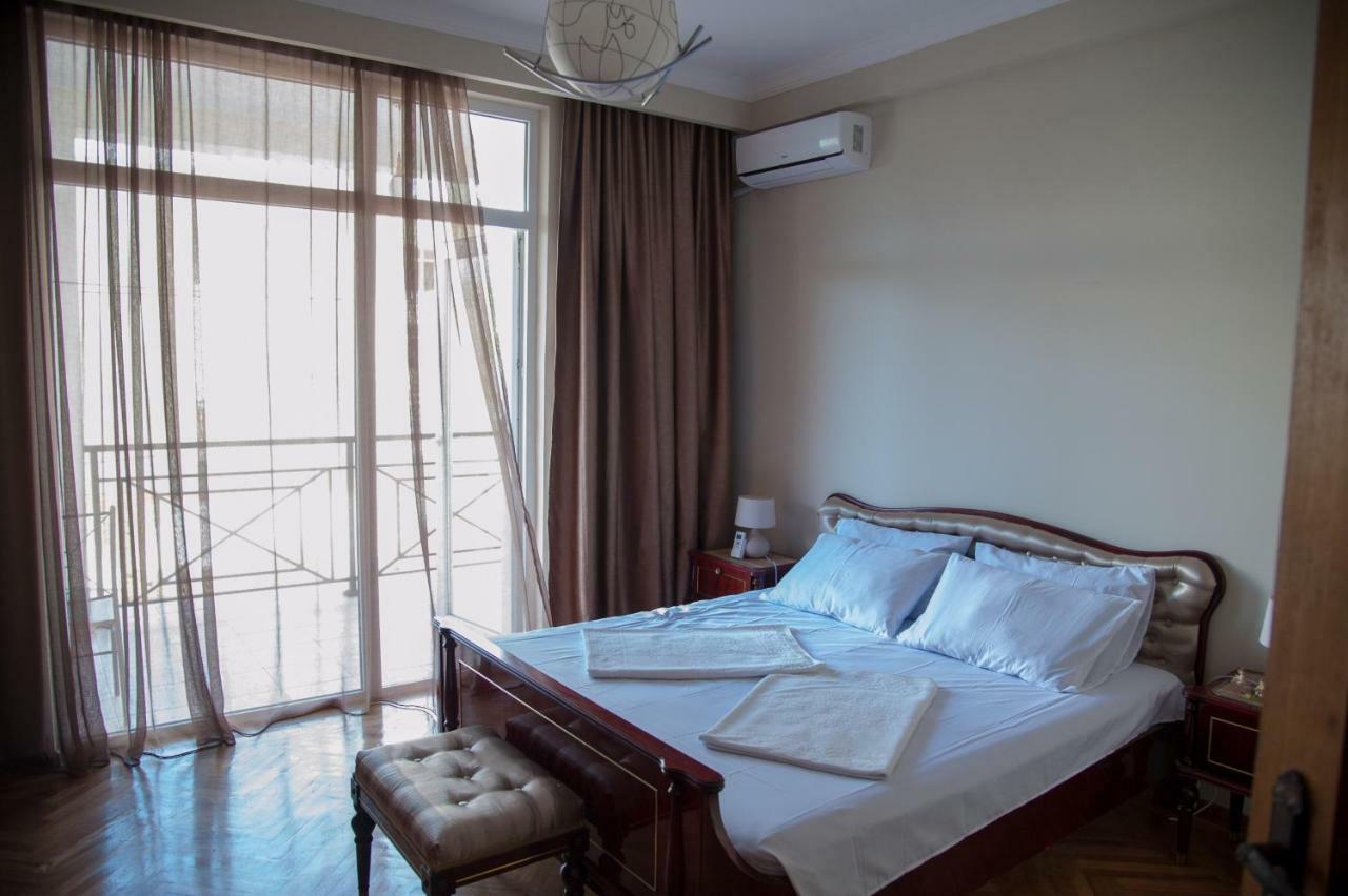 Cozy Guest House In Old Batumi Exteriör bild