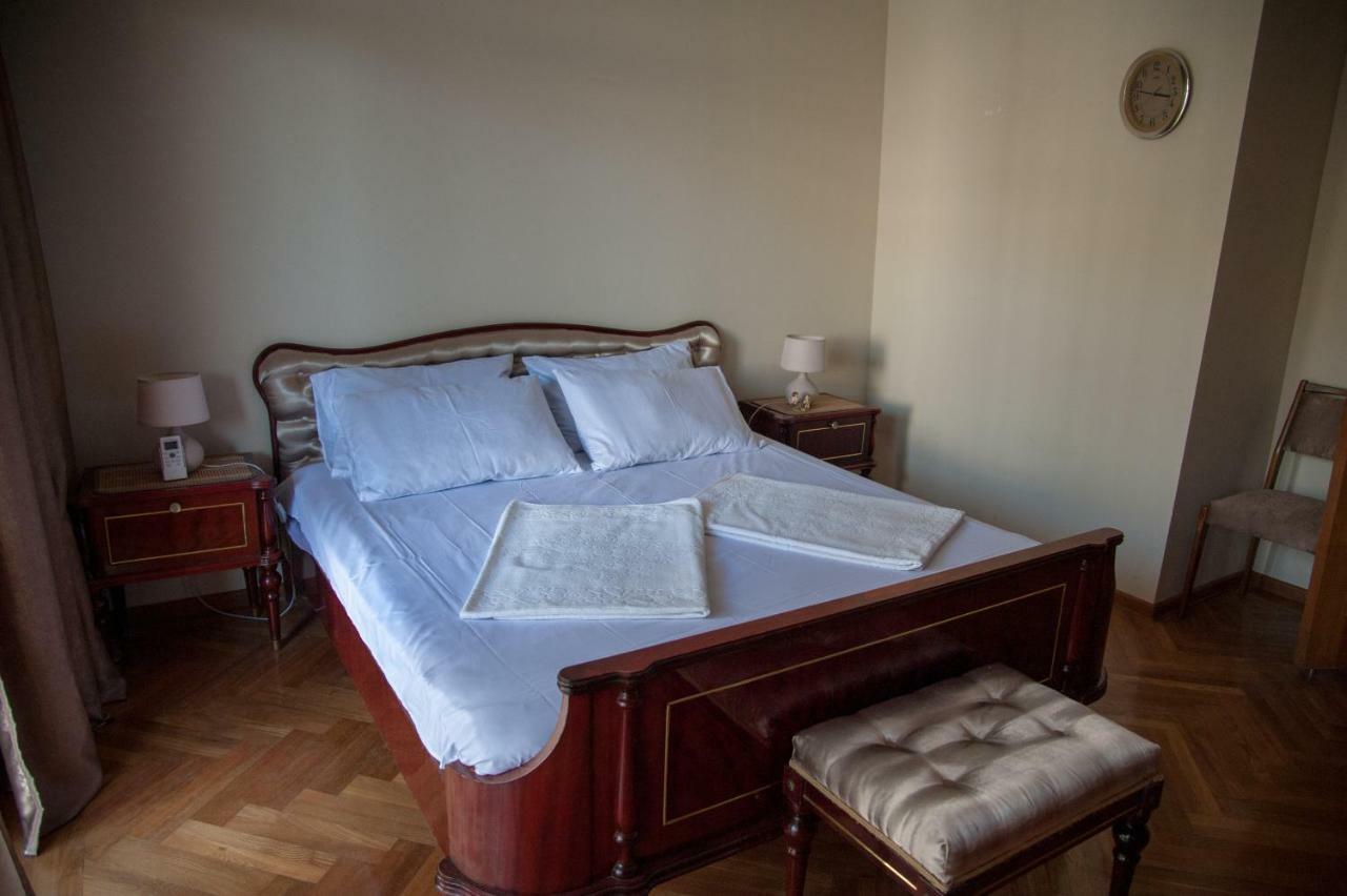 Cozy Guest House In Old Batumi Exteriör bild